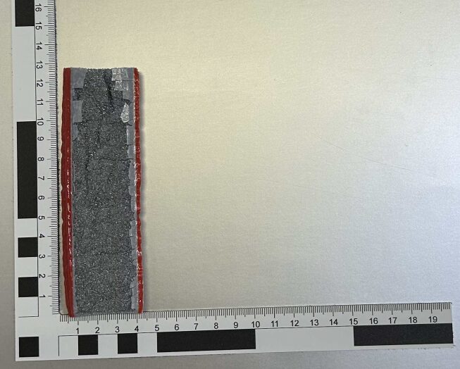 Referenzschlauch (ohne UV-stabile Ausführung) bereits nach 1.000h deutliche Bewitterungsspuren