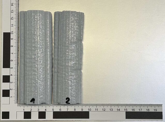 Schläuche 2 + 3 weiß nach 3.000h Bewitterung: Schläuche in UV - stabiler Ausführung