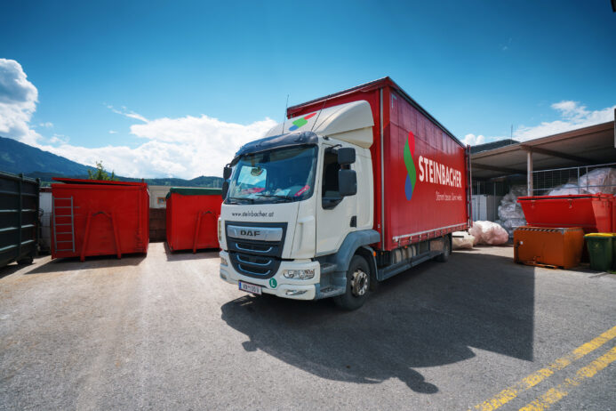Steinbacher LKW bei EPS Abholung am Recyclinghof